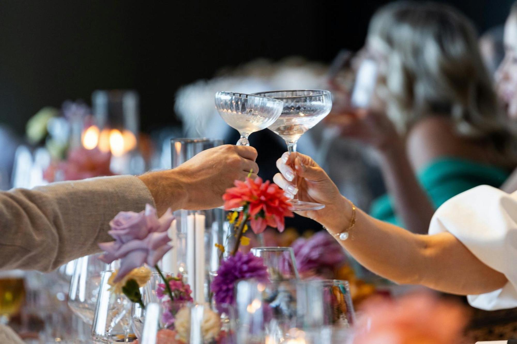 W Brisbane Hotel Kültér fotó A toast at a wedding